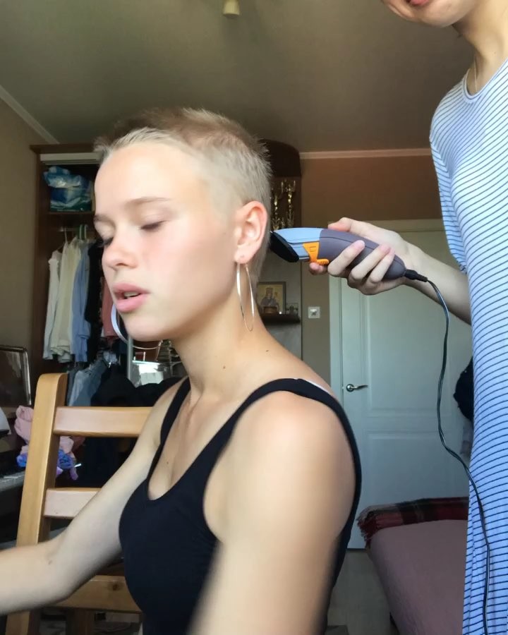 Self Hair Cutting Fetish Porn - Pretty blonde model went bald | Haircut, headshave and bald fetish blog
